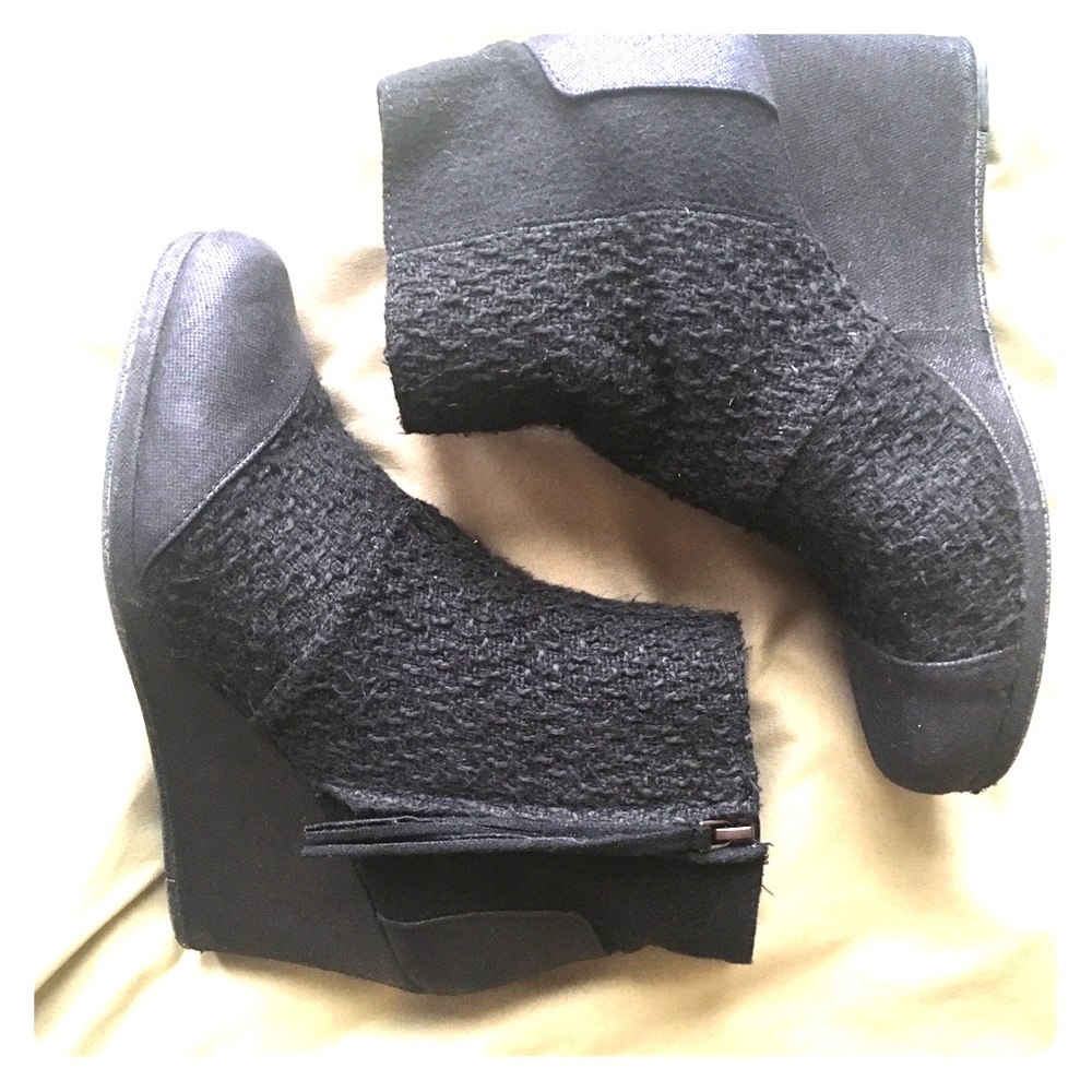 TOMS black zip bootie